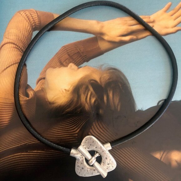 nECKLACE - Picture 3 of 5